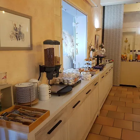 Logis Le Nid Du Pont De Gau Aparthotel 3*